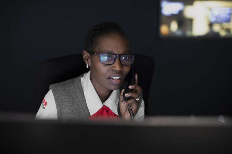 Image of Securitas employee on the phone