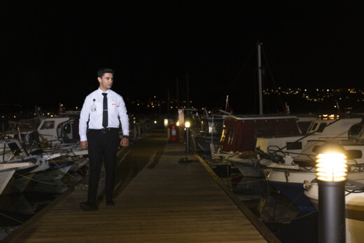 Securitasov zaštitar u ophodnji marine