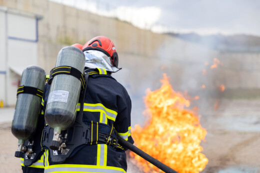 Securitasov vatrogasac gasi požar