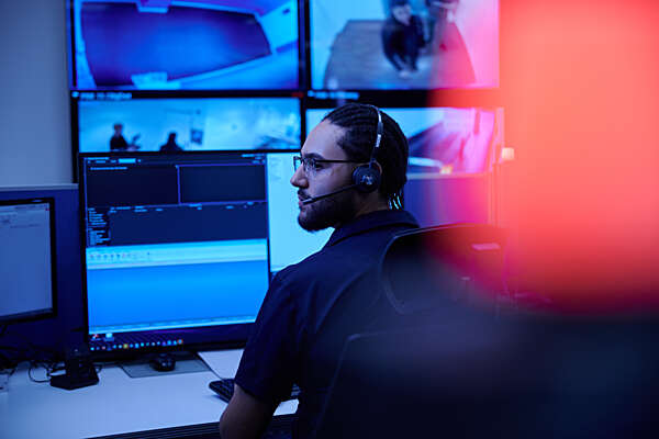 Servicios de seguridad privada para empresas en Colombia con vigilancia, seguridad electrónica y monitoreo 24/7