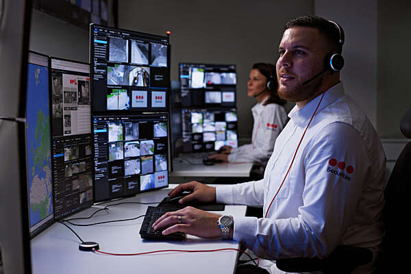 Empleado de Securitas con uniformes de Securitas