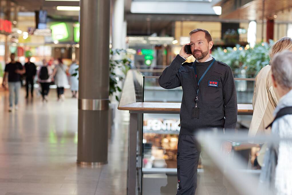 Securitasov zaštitar u trgovačkom centru
