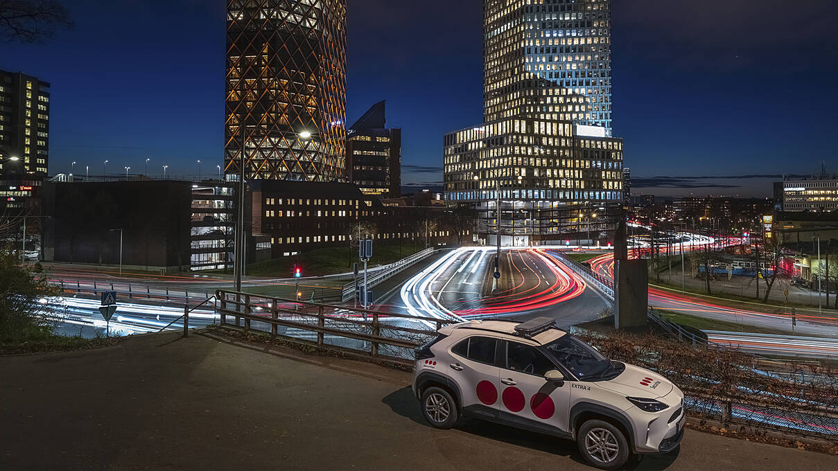 Securitas mobile security in a city landscape.
