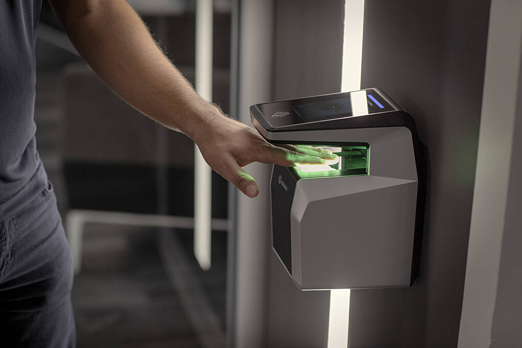 Borne de contrôle d'accès biométrique