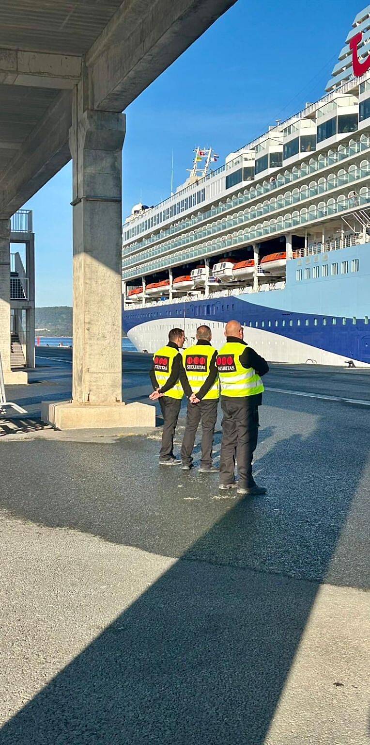 Securitasovi zaštitari pored cruisera u Zadar Cruise Portu