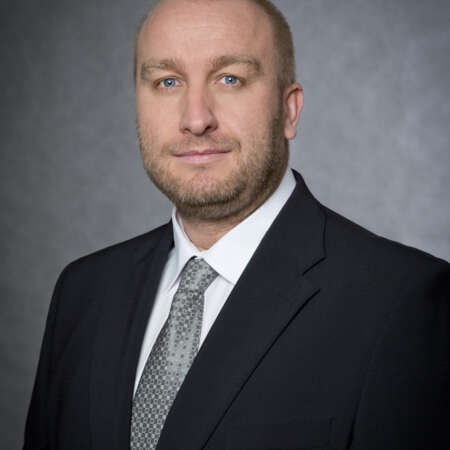 Miroslav Exler se pohybuje v oboru komerční bezpečnosti od r. 1996, v SECURITAS ČR působí od r. 2002. V současné době je zodpovědný za Area Key Customers.