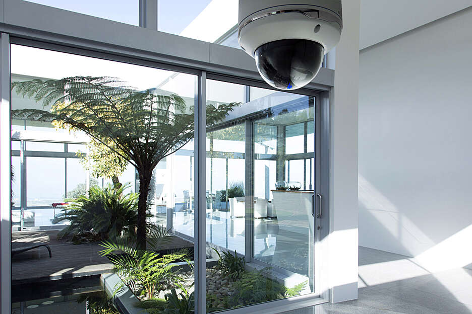 Cámara de seguridad en una oficina 