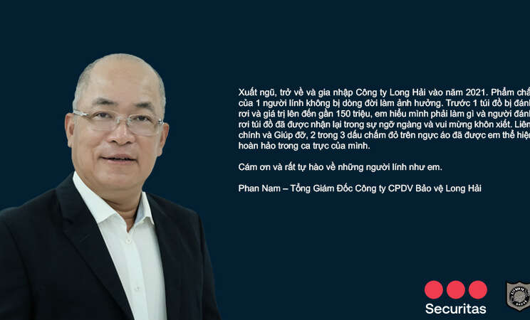 Tổng giám đốc Phan Nam có đôi lời khen ngợi cho nhân viên đạt giải "Anh Hùng của Tháng 4" 
General Director Phan Nam had a few words of praise for the employees who won the "Hero of the Month" award.