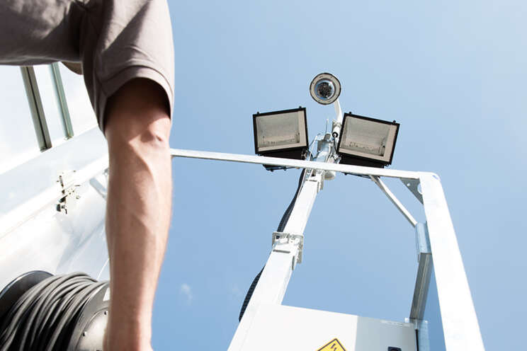 Videoovervågningskameraer i mast udendørs